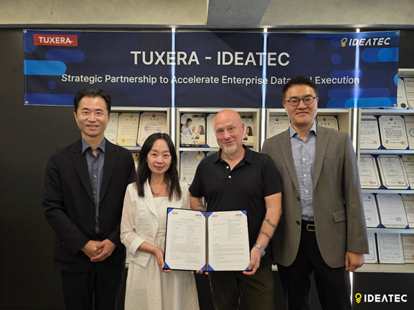[From left: Jung-soo Lee, CEO of IDEATEC; Lucy Lee, CMO of IDEATEC; Ned Pyle, CTO of Tuxera; and Bill Woong-sik Woo, Country Manager of Tuxera Korea.]
