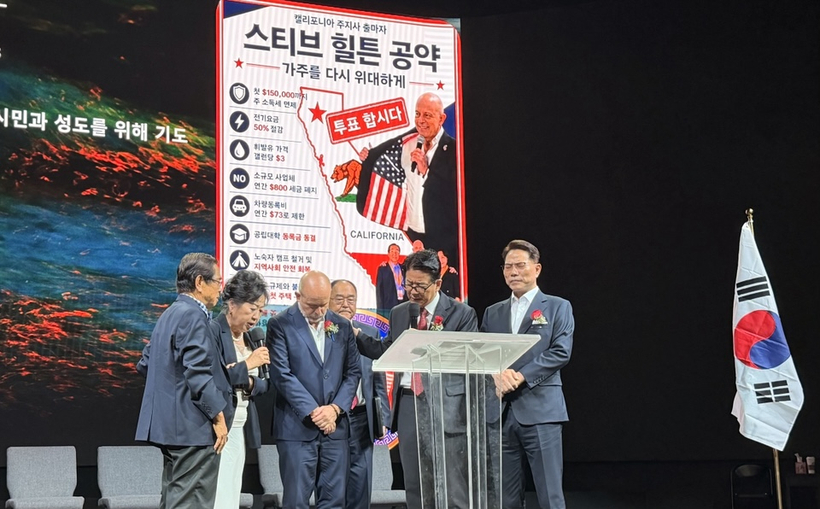 스티브 힐튼 가주 주지사 후보가 지난 2일 LA 한인타운 소재 주님의 영광 교회에서 유세를 진행했다. [이정범 기자]