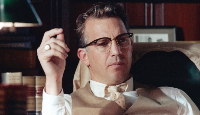‘JFK’에서 짐 개리슨 검사 역의 케빈 코스트너. [Warner Brothers]