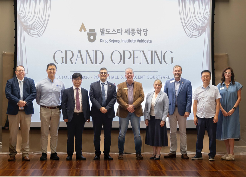 지난 6일 발도스타주립대에서 열린 세종학당 개원식에 참석한 대학과 지역사회 관계자들이 한자리에 모였다. [발도스타주립대 제공]