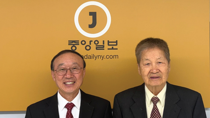 지난 16일 ‘더나눔하우스 후원 감사의 밤’ 행사 홍보를 위해 대표 박성원 목사(왼쪽)와 이사장 이광모 장로가 뉴욕중앙일보를 방문해, 이번 행사의 취지와 내용 등을 전했다.