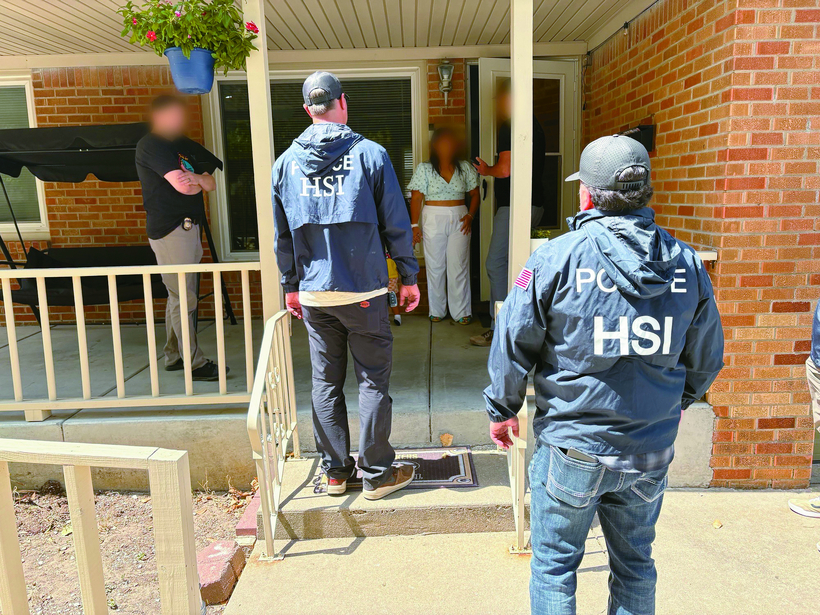 국토안보수사국(HSI) 북가주 지부가 지난달 11일 공식 엑스(X)에 비시민권자 투표 의혹을 조사하겠다며 요원들의 가정 방문 사진을 공개했다