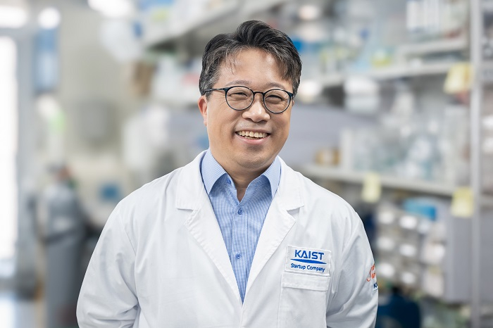 [대한화학회 기술혁신상 수상자로 선정된 이해신 KAIST 화학과 석좌교수(폴리페놀팩토리 대표). 폴리페놀팩토리 제공]