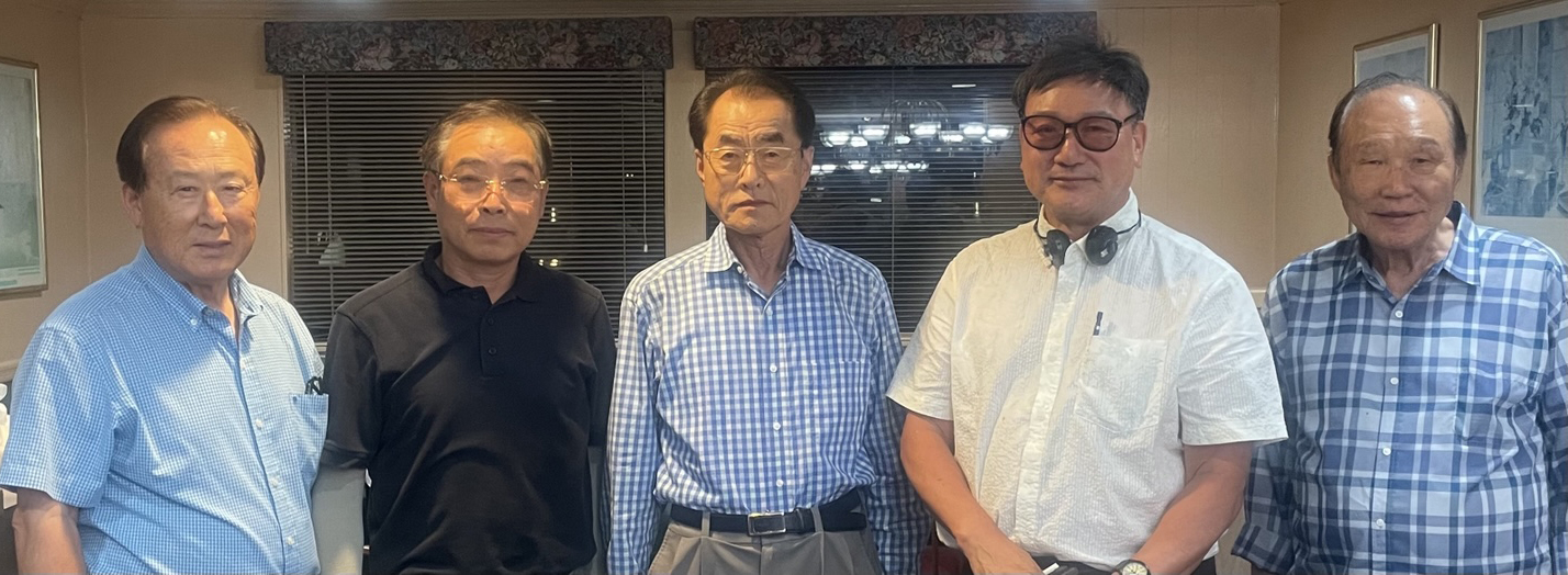 미자립교회 및 불우이웃 돕기 골프대회를 준비 중인 OC장로협의회 관계자들. 맨 왼쪽부터 정창섭 집행위원장, 서준석 재무, 조욱장 총괄위원장, 정석봉 행사위원장, 신명철 준비위원장. [OC장로협 제공]