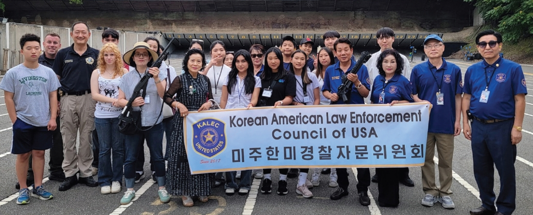 미주한미경찰자문의원회(총회장 정영열)는 지난 6일 뉴저지와 롱아일랜드 소재 한국학교 학생과 한국 언론인 등 26명이 참가한 가운데 뉴저지주 버겐카운티 경찰학교와 교도소를 방문하는 견학 프로그램을 실시했다.  [미주한미경찰자문위원회]