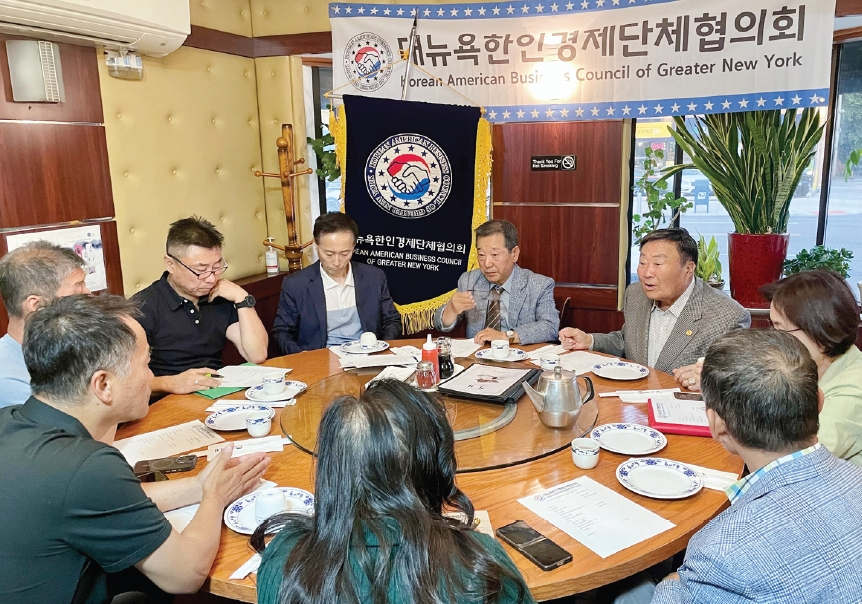 대뉴욕한인경제단체협의회(경단협)는 지난 9일 베이사이드 거성식당에서 9월 정기 월례회를 개최했다. 월례회에서 각 협회 회원들은 최근 협회별 이슈와 일정을 공유했다.  [대뉴욕한인경제단체협의회]