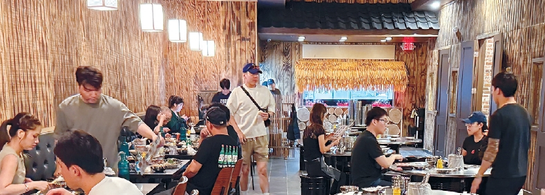 조마루감자탕이 10일 라스베이거스점을 오픈했다. 사진은 라스베이거스점 소프트 오프닝 모습. [조마루감자탕 제공]
