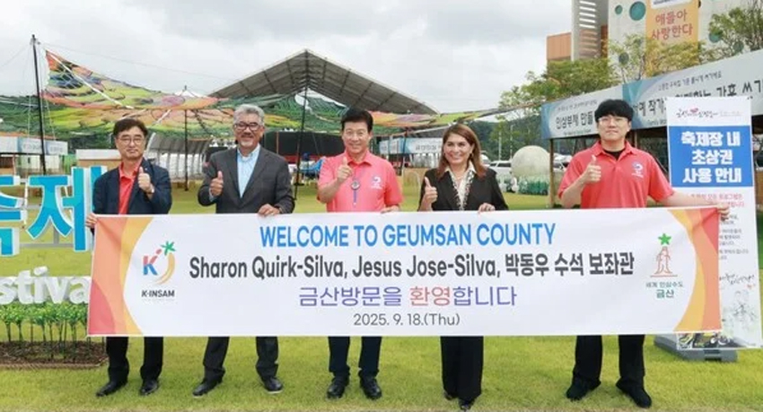 섀런 쿼크-실바 가주 67지구 하원의원이 한국 충청남도에서 열린 제43회 금산세계인삼축제(19~28일) 개막식에 참석, 축사했다. 쿼크-실바 의원은 지난 7월 가주 의회를 통과한 K-인삼의 날 제정안을 대표 발의한 바 있다. 축제 개막일, 쿼크-실바(오른쪽에서 두 번째) 의원과 그의 남편 헤수스 실바(왼쪽에서 두 번째) 전 풀러턴 시의원이 박범인(가운데) 금산 군수와 함께 자리했다. [금산군 제공]