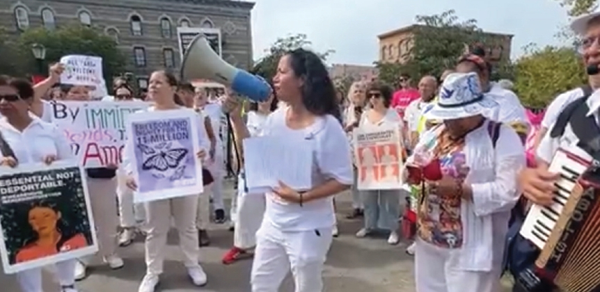 27일 뉴욕시 전역에서 ‘이민세관단속국(ICE)에 맞서는 날(Stand Against ICE Day of Action)’ 시위에 참여한 시위대 모습.  [CBS 뉴스 캡처]