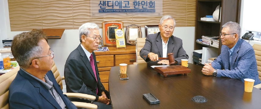 제37대 샌디에이고 한인회장 선관위의 브라이언 용 위원, 권순만 위원, 한청일 위원장, 윤주일 위원(왼쪽부터).