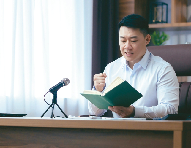 중국이 합법적으로 인가받은 종교 단체나 기관, 사원만 웹사이트와 애플리케이션, 포럼을 통해 온라인 설교나 종교 교육을 할 수 있다는 새로운 행동강령을 시행한다. 사진은 기사 특정 내용과 무관함.
