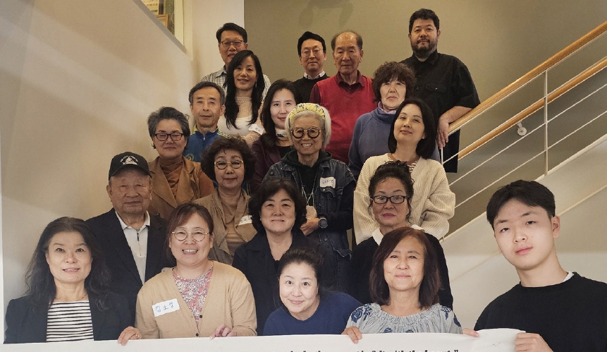에스더하재단은 지난 11일, 정신건강 위기에 처한 사람들을 돕기 위한 응급처치 교육 과정을 진행했다. 이번 교육은 현미숙 박사의 강의로 오전 9시부터 오후 6시까지 총 8시간 동안 진행되었으며, 20명의 참가자가 참여했다. 참가자 전원은 과정을 마친 후 National Council for Mental Wellbeing으로부터 수료증을 받았다.  [에스더하재단]