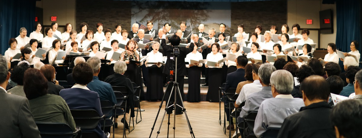 실비치 한인합창단이 제13회 정기 연주회에서 찬양곡을 부르고 있다. [합창단 제공]