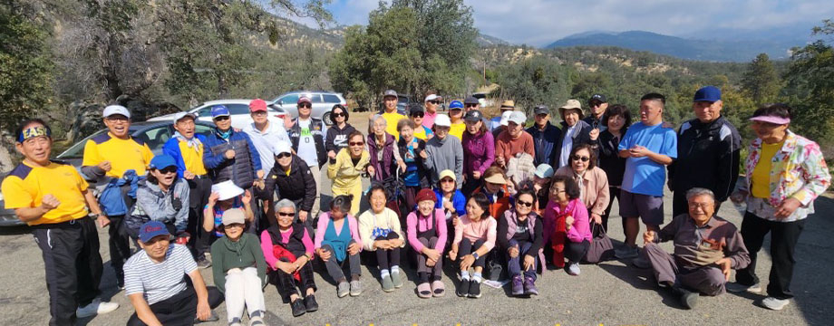세쿼이아 힐링센터에서 창립 27주년 기념행사를 가진 이지러너스 회원들이 함께 자리했다. [이지러너스 제공] 
