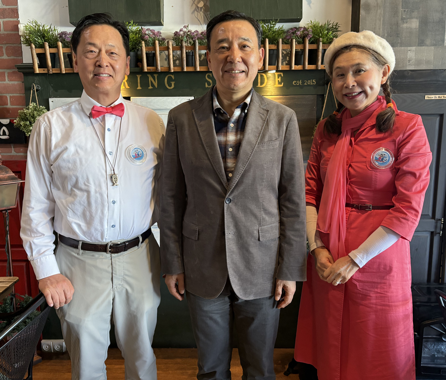 지난 28일 가든그로브의 오렌지 카페에서 만난 조영주(가운데) 예비역 제독. 조 제독 왼쪽은 간증 집회를 주최하는 예비역기독군인회 미 남서부지회의 김현석 회장, 오른쪽은 오미애 부회장