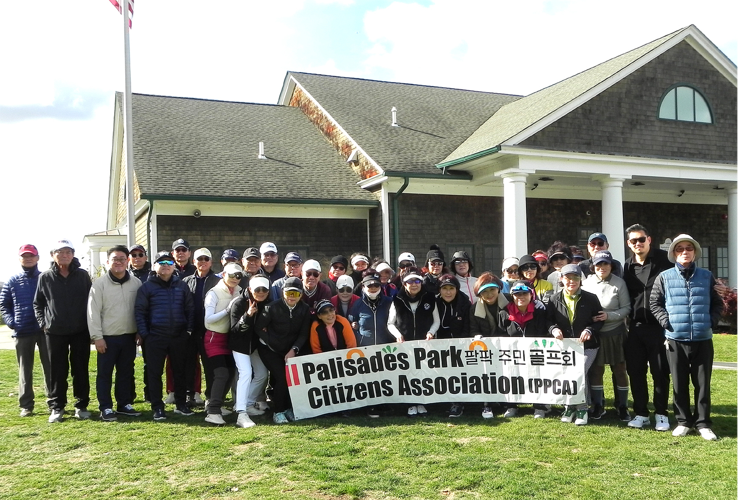 뉴저지주 팰리세이즈파크 주민 단체인 팰팍주민연합회(골프회장 손병철)는 지난달 28일 버크셔밸리 골프장에서 올해 마지막 친선 골프대회를 개최했다. 참가자들은 대회 후 '봄다마'에서 친목을 다지는 시간을 가졌다. [팰팍주민연합회]