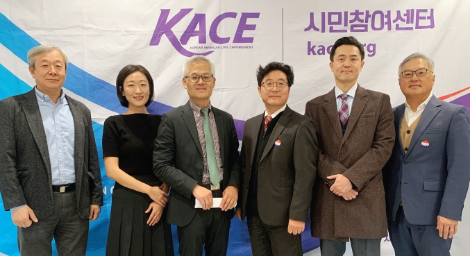 시민참여센터(KACE)와 법률태스크포스(LTF) 변호사들이 4일 플러싱 머레이힐에서 긴급 기자회견을 열고, 이민서비스국(USCIS)의 인터뷰 통역 서비스 중단 문제와 대응방안을 발표했다. 왼쪽부터 김동찬 시민참여센터 대표, 황자경 변호사, 최영수 변호사, 박제진 변호사, 이선재 변호사, 김광수 변호사.