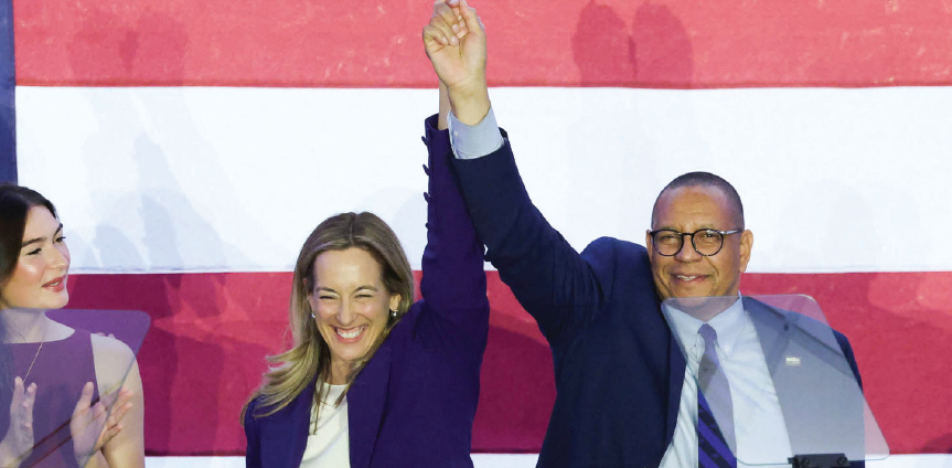 뉴저지주지사 선거 민주당 후보 미키 셰릴 연방하원의원(뉴저지 제11선거구·가운데)이 4일 밤 당선이 확정된 후 지지자들의 환호에 답하고 있다. [로이터]