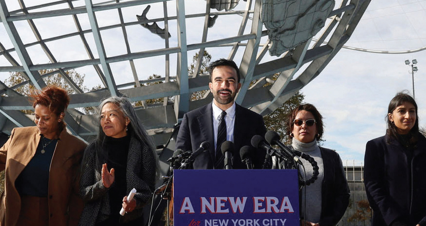 4일 본선거에서 차기 뉴욕시장으로 당선된 조란 맘다니(연단)가 5일 퀸즈 플러싱 메도코로나파크에서 첫 기자회견을 열고 인수위원회 구성과 비전에 대해 설명하고 있다. [로이터]