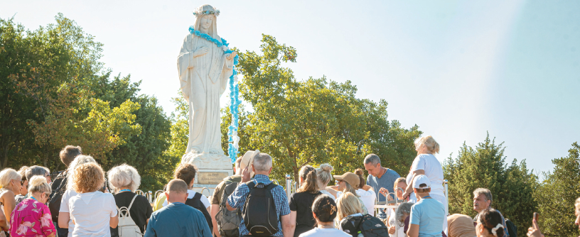 교황청이 ″인류를 구원한 이는 오직 예수 그리스도 한 분뿐″이라는 공식 문헌을 발표해 성모 마리아의 공동 구속이라는 교리 논쟁에 마침표를 찍었다.
