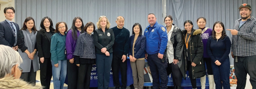 13일 뉴욕한인봉사센터(KCS) 플러싱 시니어센터에서 열린 존 리우 뉴욕주상원의원실 주최 ‘시니어 사기 피해 예방 세미나’ 에서 사기 피해를 막기 위해 발언한 관계자들. 멜린다 캐츠 퀸즈검사장, 존 블라오비치 뉴욕시경(NYPD) 109경찰서 경찰, 존 리우 주상원의원, 김명미 KCS 회장 등이 자리를 함께했다.