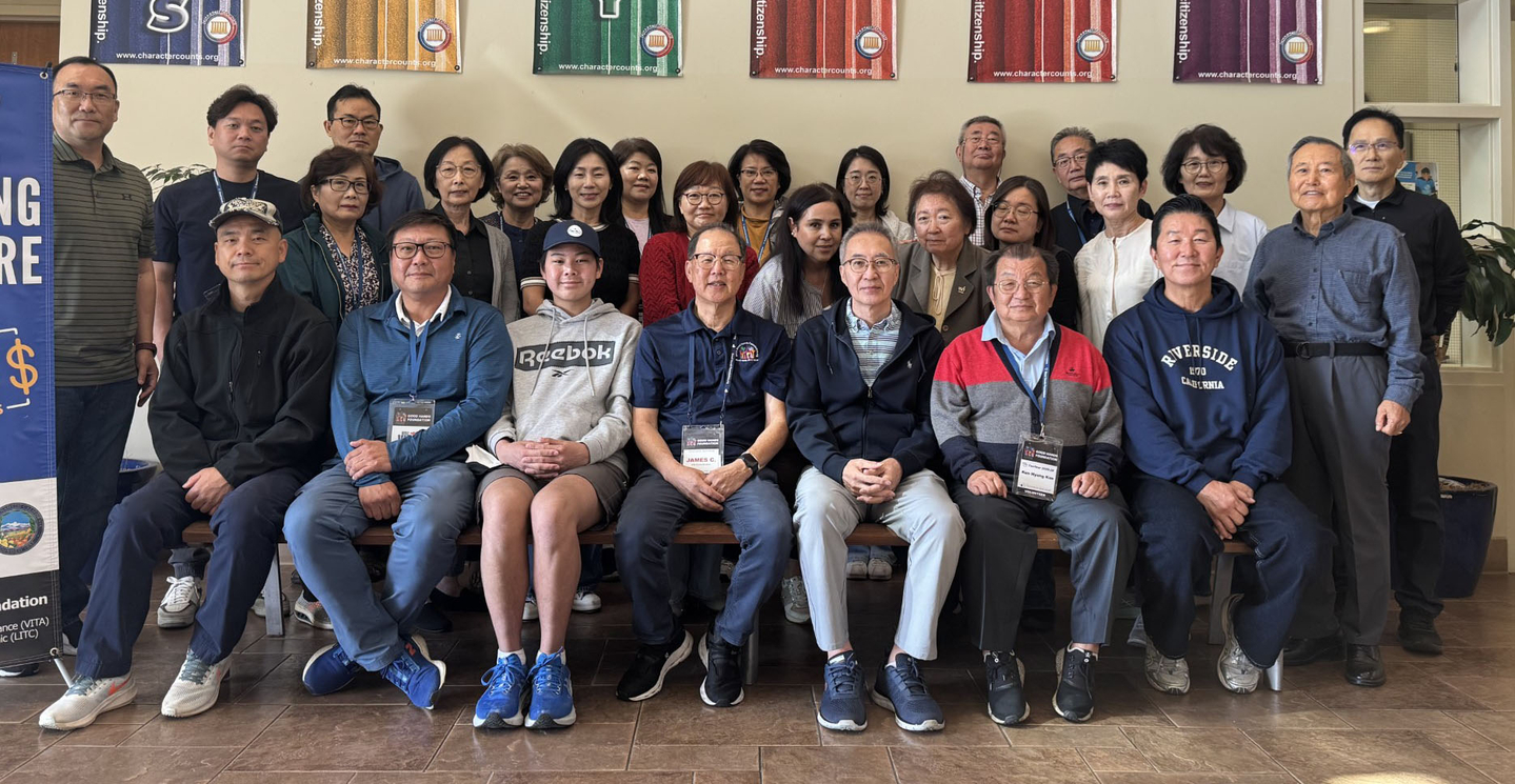 굿핸즈재단의 자원봉사자 대상 교육 세미나에 참석한 이들이 한자리에 모였다. 맨 앞줄 왼쪽에서 네 번째가 제임스 조 대표. [재단 제공]