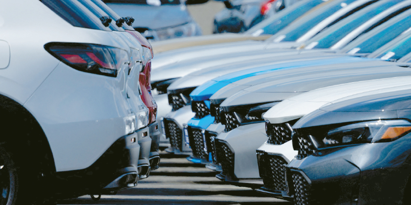 '깡통' 상태의 차를 반납하고 새 차를 구매하는 소비자들이 늘고 있다. 어바인의 혼다 딜러십에 주차된 차량들. [로이터]