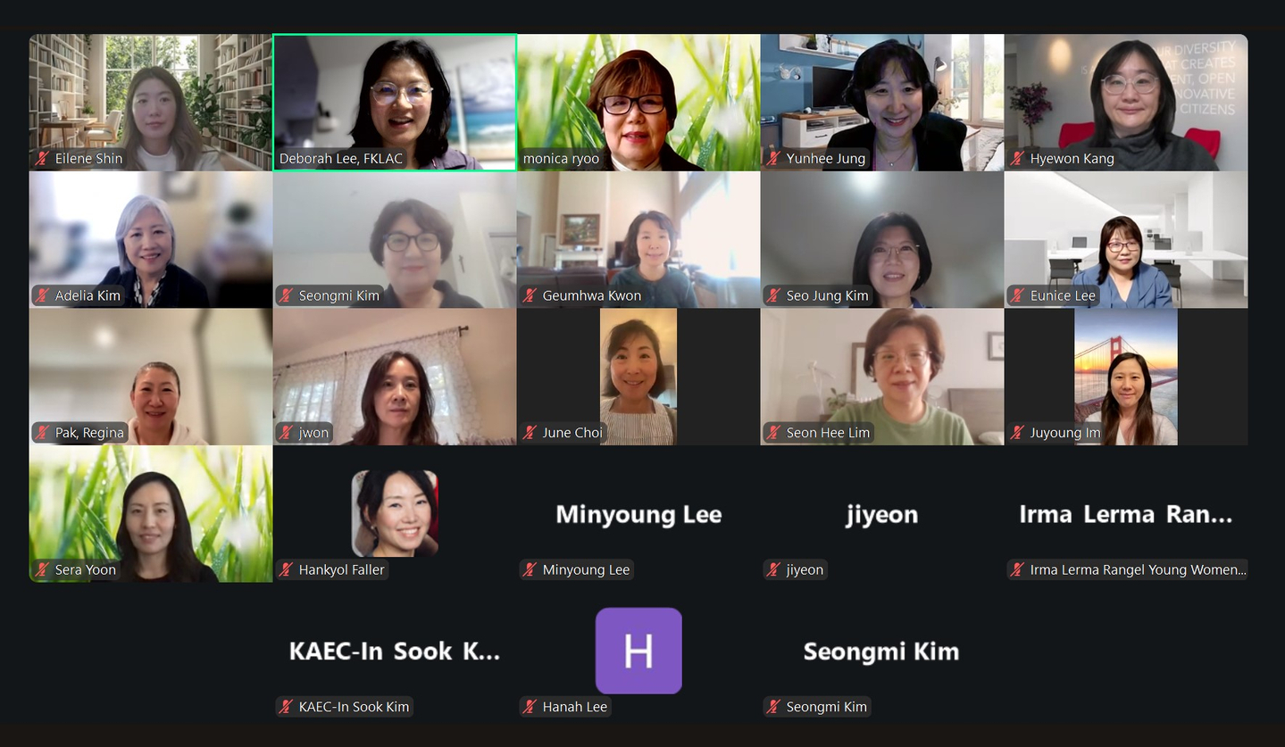 한국어진흥재단 교직원 연수에 참석한 교사들이 한국어 교육 방법을 논의하고 있다. [한국어진흥재단 제공]  