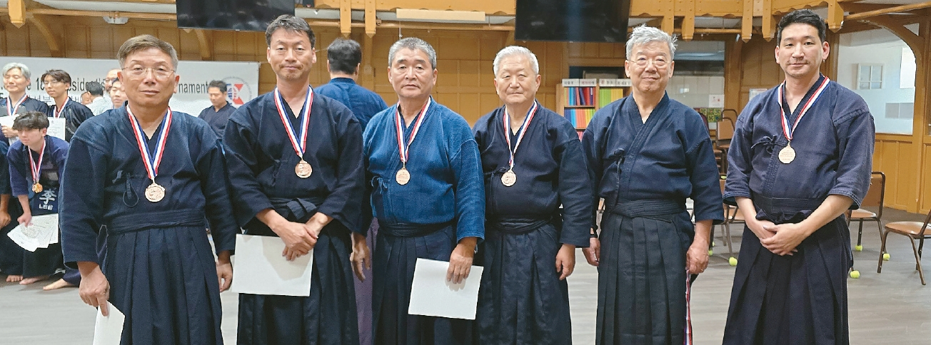 서광검도관에서 검도로 단련된 목회자들이 작년 한 검도대회에서 기념촬영을 했다. 사진 왼쪽부터 이필성, 강사무엘, 손찬식, 박병섭, 우성민 목사. [서광검도관 제공]