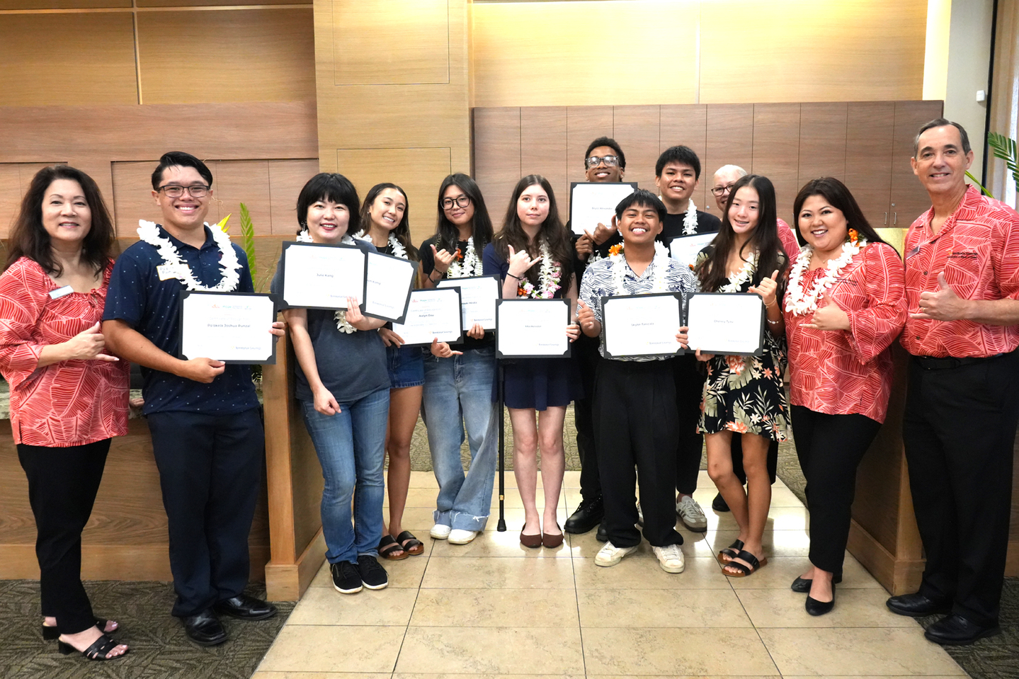 지난 22일 하와이주 오하우 다운타운 지점에서 뱅크오브호프 장학금 시상식이 열렸다. [사진 뱅크오브호프]