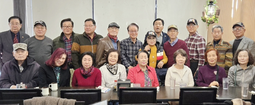 뉴욕구국동지회(회장 마영애)는 지난달 28일 퀸즈 빌리지 우미부페에서 4분기 월례회를 열고 2026년도 사업계획을 논의했다. 이날 모임에서 회원들은 내년 설날(구정)을 맞아 장학금을 수여하기로 결의했다. [뉴욕구국동지회]