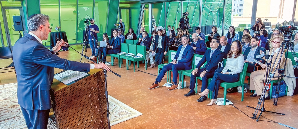 이스라엘 바하르 이스라엘 LA총영사가 공공안전 심포지엄에서 환영 인사를 하고 있다.  김상진 기자