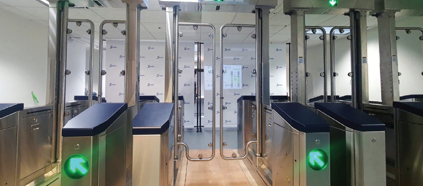 메트로폴리탄교통공사(MTA)가 뉴욕시 전철역에 설치 중인 신형 개찰구. 무임승차를 방지하기 위한 디자인으로 제작됐다. [사진 MTA]