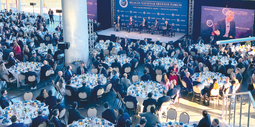레이건 대통령 도서관 에어포스 원 파빌리온에서 열린 레이건 국방포럼의 첫 패널 세션이 진행 중이다.