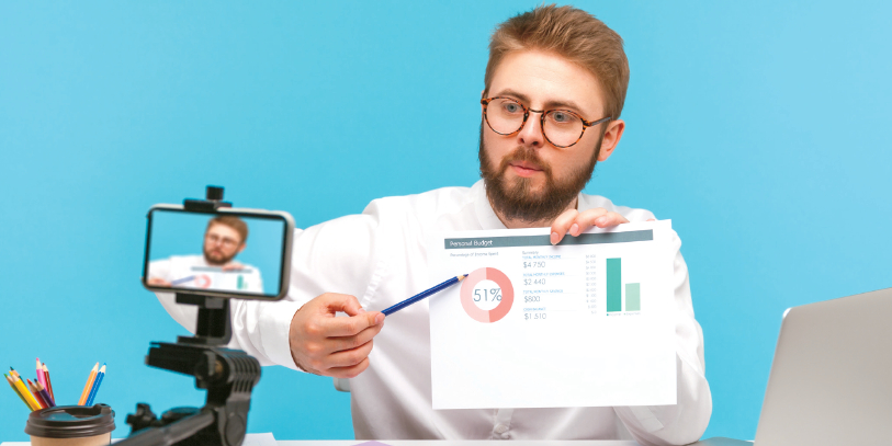 62세부터 소셜연금을 받아 주식에 투자하라는 소셜미디어 인플루언서들의 조언이 최근 밈처럼 퍼지고 있다.