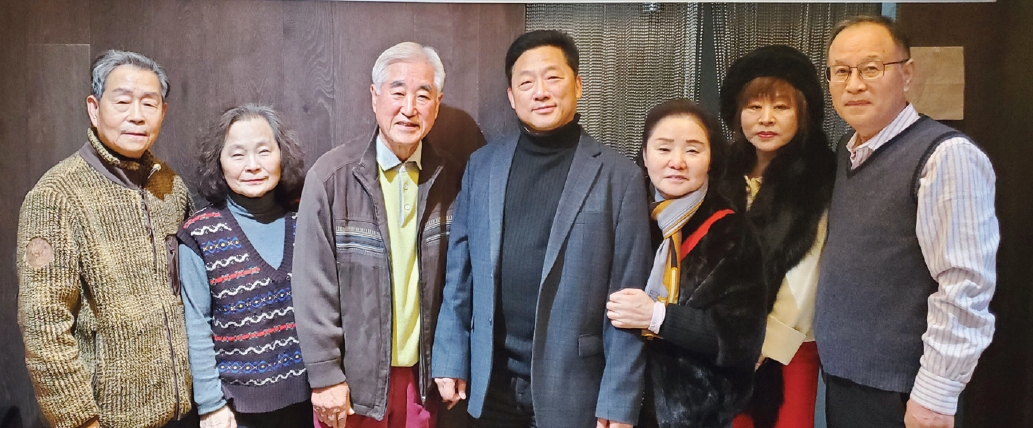 뉴욕한인회 산하기구로 발족한 ‘한인 차세대 교육위원회’가 지난 9일 퀸즈 플러싱 커피팩토리에서 정기 모임을 갖고 내년도 전반기 사업계획안을 논의했다. 김용선 차세대 교육위원장은 “최초의 한인 이민자들이 미국에 도착한 지 123주년이 되는 내년 1월 13일 열리는 행사에 많은 차세대들이 참여할 수 있도록 힘쓰겠다”고 전했다.  [뉴욕한인회]