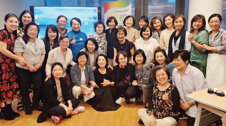 글로벌 한민족 여성 리더십 네트워크 KOWIN 뉴욕지부는 지난 4일 뉴저지 포트리 더블트리 바이 힐튼 호텔에서 정기총회 및 송년행사를 열고, 지난 6월 취임한 컨스턴스 박 회장을 중심으로 새 회장단 출범과 재도약을 선언했다. KOWIN 뉴욕지부는 내년 뉴욕에서 열릴 미동부지역 컨퍼런스를 준비 중이다.  [KOWIN 뉴욕지부]