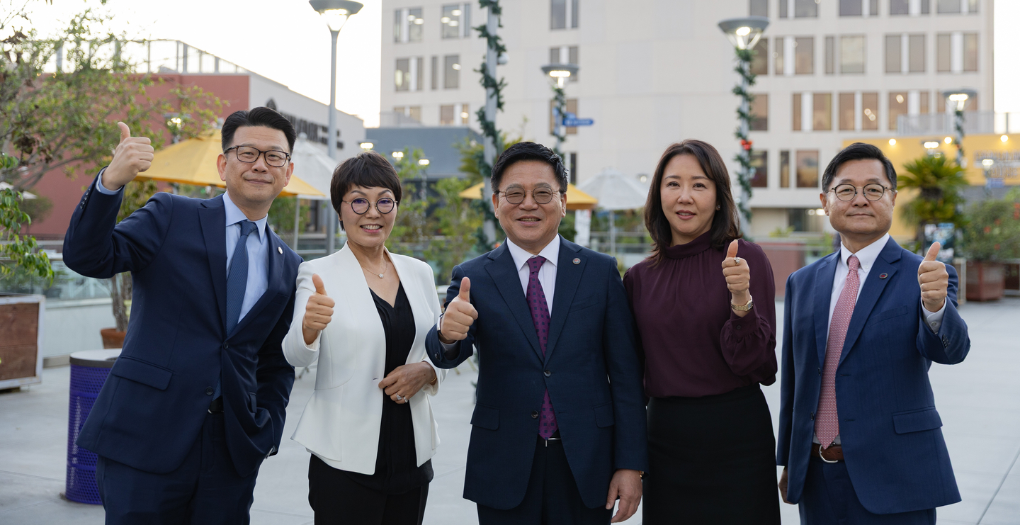 이중열 신임 회장을 중심으로 KACCOC 제48대 회장단이 새로운 출범을 알리고 있다.