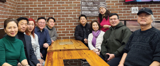 뉴욕한인회 임원진이 지난 19일 플러싱 병천식당에서 임원회를 열고 뉴욕한인의 밤 갈라행사 등에 대해 논의했다. [사진 뉴욕한인회]