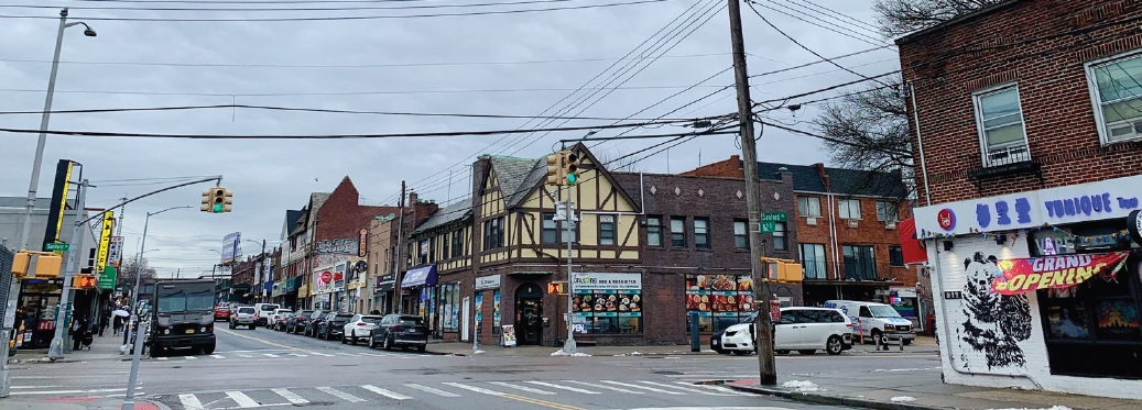 플러싱 162스트리트 일대 모습. 최근 문을 연 중국식 꼬치를 파는 식당과 중국식 티(차)를 파는 가게가 자리잡고 있다.