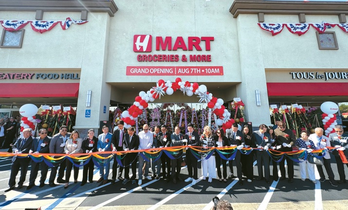 가주 최대 규모인 웨스트민스터 H마트는 '프리미엄 아시안마켓'으로 자리 잡았다.