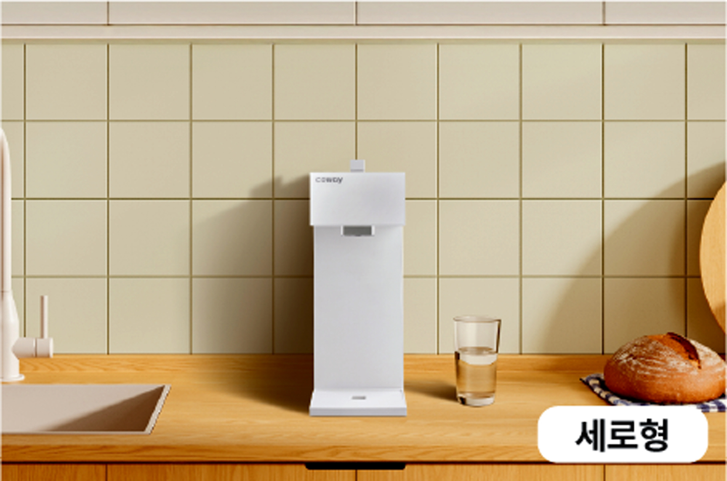 폭 4.3인치의 초슬림 디자인으로 공간 효율을 극대화한 초소형 정수기 ‘스위치(SWITCH)’ 세로형. [사진 코웨이]