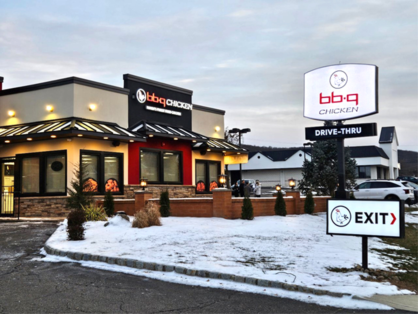 비비큐(BBQ) 치킨이 뉴저지주 프랭클린에 드라이브 스루 매장을 오픈해 글로벌 시장을 겨냥한 새로운 운영 포맷을 공식 론칭했다는 평가를 받고 있다. [사진 비비큐 치킨]