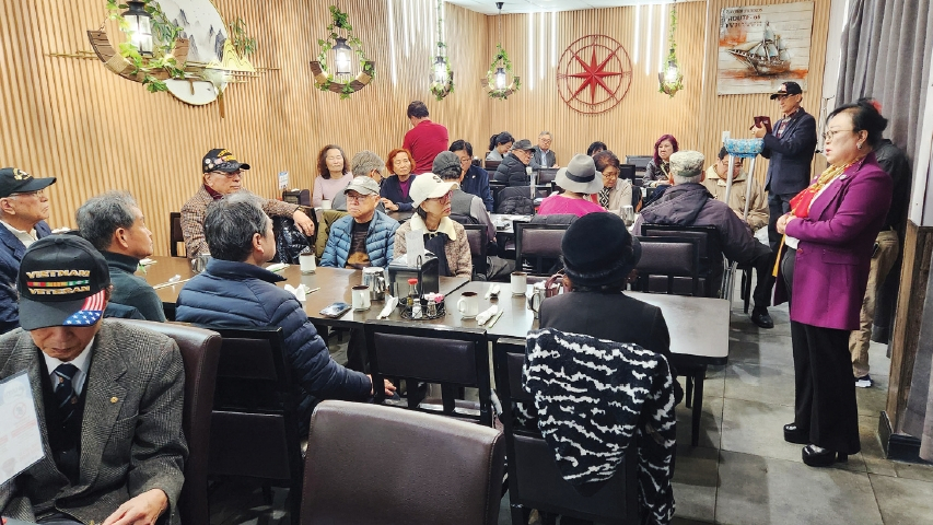 뉴욕구국동지회(회장 마영애)는 지난 9일 퀸즈 UMI 부페식당에서 신년 월례회를 열고 향후 활동 방향과 조직 결속을 다졌다. 이날 참석자들은 설날(구정)을 맞아 동지회 자녀들에게 장학금을 수여하기로 뜻을 모았다.  [뉴욕구국동지회]