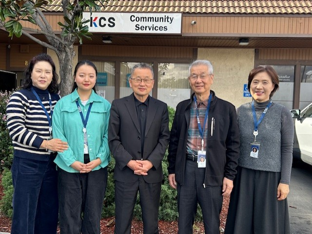 시민권 신청 무료 지원 이벤트를 준비 중인 KCS 스태프. 맨 왼쪽부터 김문경, 권제희 담당자, 김광호 디렉터, 이원일, 함자혜 담당자. [KCS 제공] 