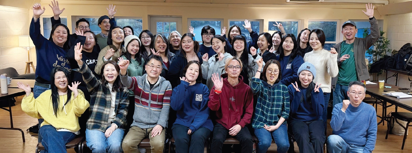 민권센터는 지난 9~10일 뉴욕주 업스테이트 스토니포인트 센터에서 연례 스태프 수련회를 열고 스태프와 이사 30여 명이 한자리에 모였다. 수련회에서는 지난 한 해의 활동을 점검하고 이민자 권익, 정치력 신장, 사회봉사, 청소년 교육 등 주요 분야의 올해 계획을 공유했다.  [민권센터]