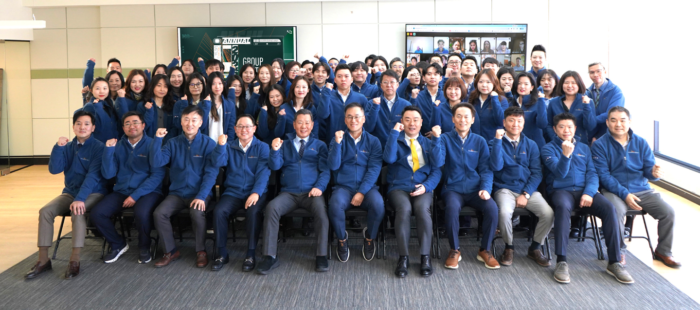 솔로몬보험그룹(Solomon Insurance Group)은 지난 16일 뉴욕 베이사이드 본사에서 하용화 회장과 임직원들이 참석한 가운데 창립 34주년을 기념하는 연례미팅을 개최했다. [솔로몬보험그룹] 