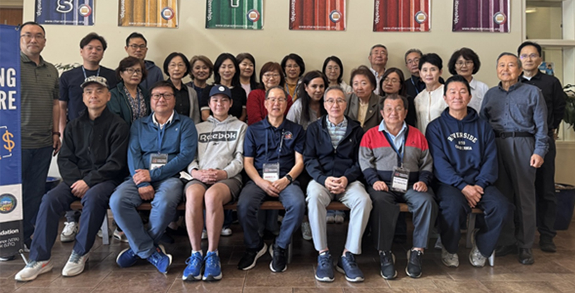 굿핸즈재단 제임스 조(맨 앞줄 가운데) 대표와 자원봉사자들이 한자리에 모였다. [굿핸즈재단 제공]