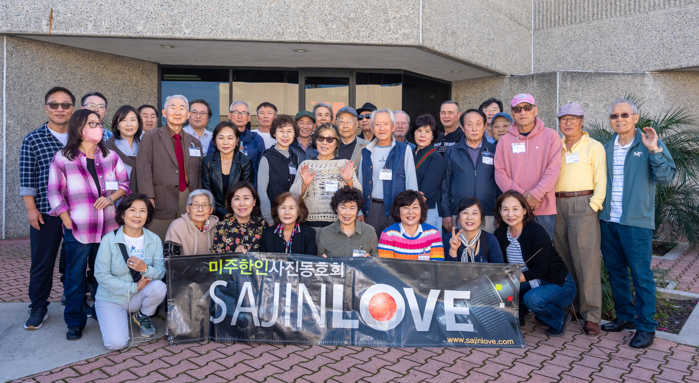 한인 사진 동우회 '사진 러브'가 마련한 촬영 기법 세미나 참석자들이 함께 자리했다. [사진 러브 제공]