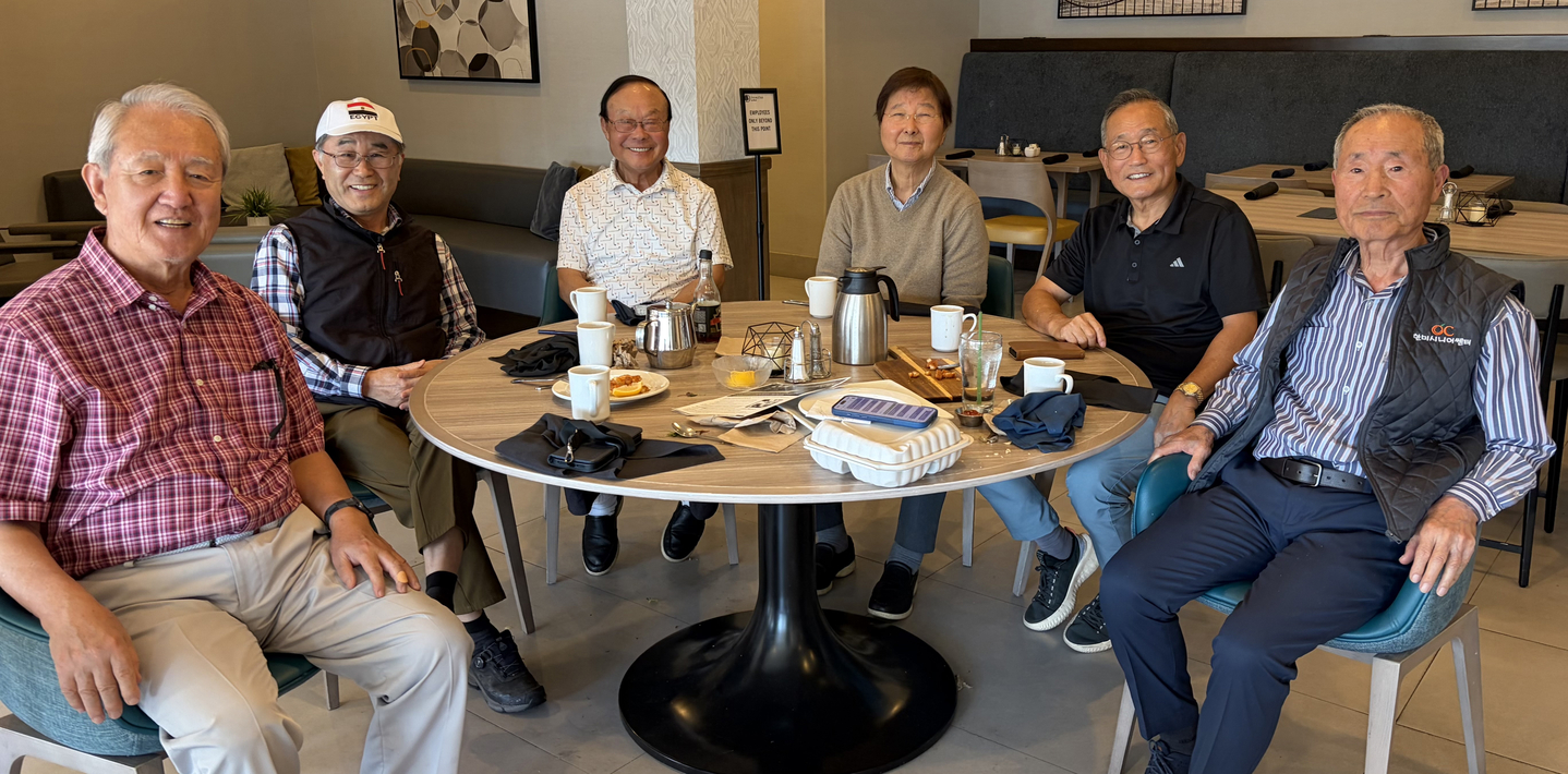 오렌지카운티 한인회 전직 회장들로 구성된 '오한회'는 지난 3일 부에나파크의 더블트리 호텔 커피숍에서 모임을 갖고 OC 한인사회 현안에 관해 의견을 나누고 친목을 다졌다. 이날 모임엔 6명의 전직 회장이 참석했다. 사진 왼쪽부터 김태수, 김종대, 노명수, 안영대, 존 안, 김가등 전 한인회장. [오한회 제공]